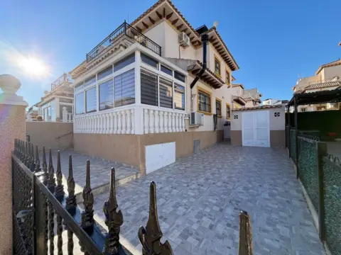 Casa adosada en calle de Chile