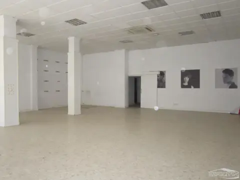 Local comercial en Ronda Circunvalación