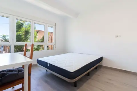 Habitación en calle de Marco Oliver