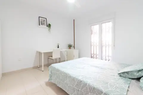 Habitación en calle Fco Carratala Cernuda