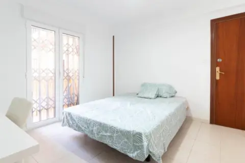 Habitación en calle Fco Carratala Cernuda