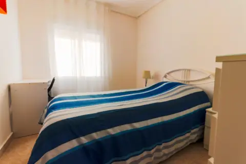 Habitación en calle del Publicista José Tarí
