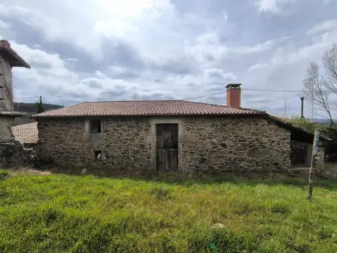 Casa en calle Corral de Baixo-Pq Orosa