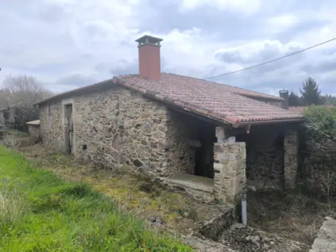 Casa en calle Corral de Baixo-Pq Orosa