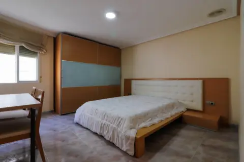 Habitación en Carrer de Guillem Santacília