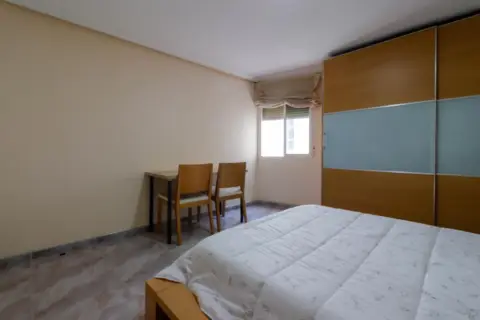Habitación en Carrer de Guillem Santacília
