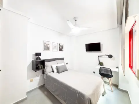 Habitación en calle del Capitán Hernández Mira