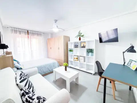 Habitación en calle del Capitán Hernández Mira