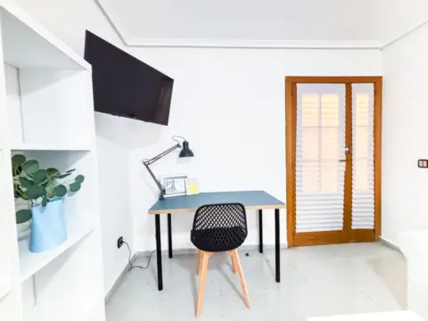 Habitación en calle del Capitán Hernández Mira