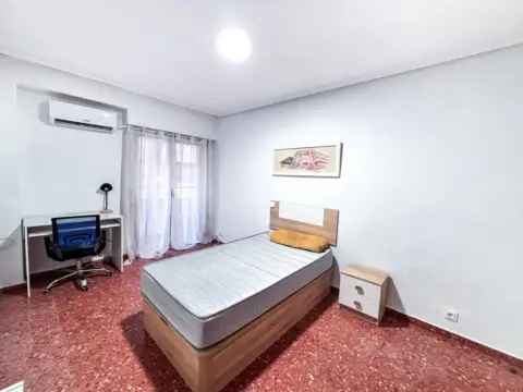 Habitación en calle de Gandhi