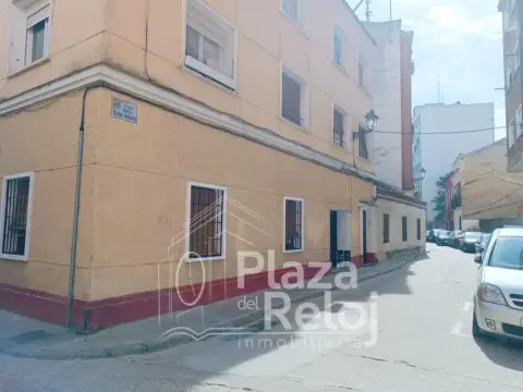 Terreno en calle del Poeta Rafael Morales