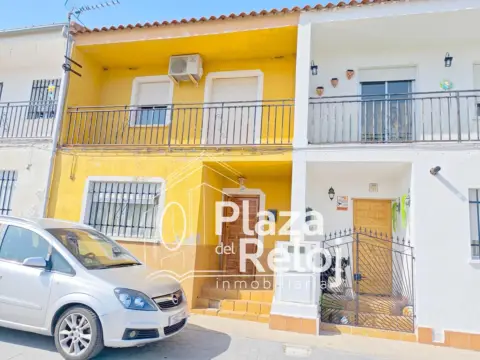 Casa adosada en calle de la Cuesta, 5