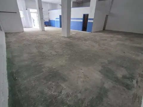 Local comercial en Cercano Zona Centro