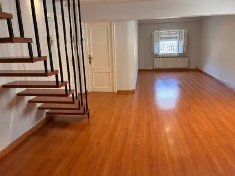 Dúplex en calle Héroes del Silencio