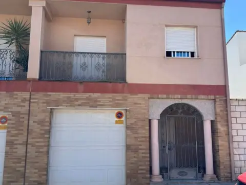 Casa pareada en Avenida de Miguel Hernández, 93