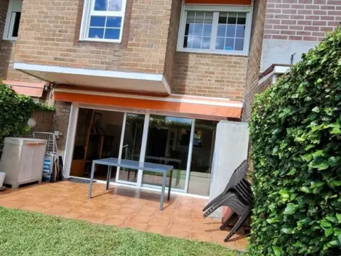Casa pareada en calle Urbanización Mandoena