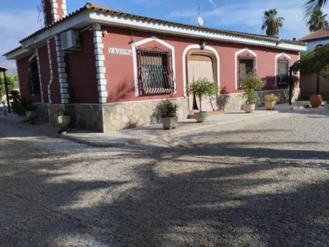 Chalet en Totana