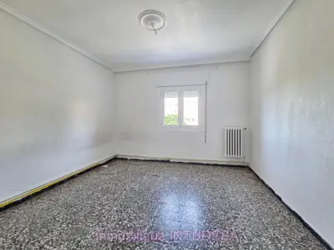 Piso en calle Ador