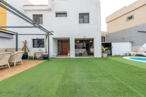 Casa adosada en La Garita-Marpequeña