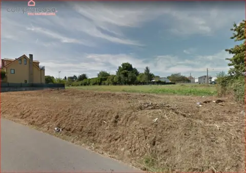 Terreno en Centro de Oleiros