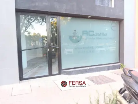 Local comercial en Avenida de La Diputacion