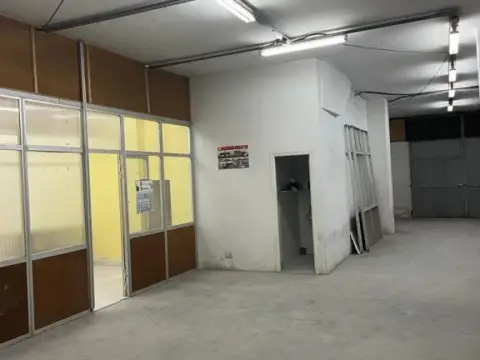 Local comercial en calle de Antonio Machado