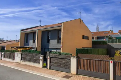 Chalet en calle Urbanizacion La Harinera Irindegia