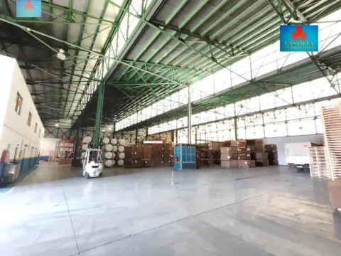 Nave industrial en Hervencias Altas - El Pinar