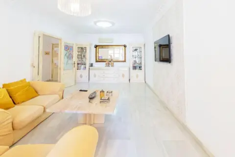 Piso en calle Uruguay