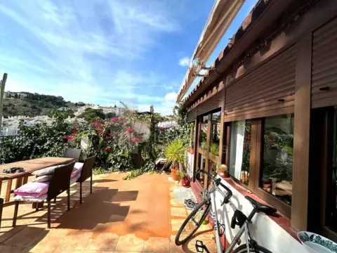 Chalet en Pedregalejo, Parcela, Chalet, Vistas Al Mar, 4 Viviendas