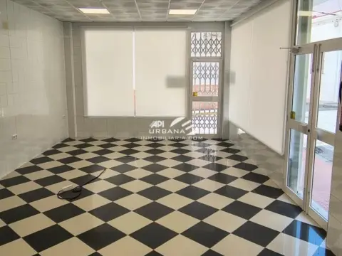 Local comercial en calle de la Alhama