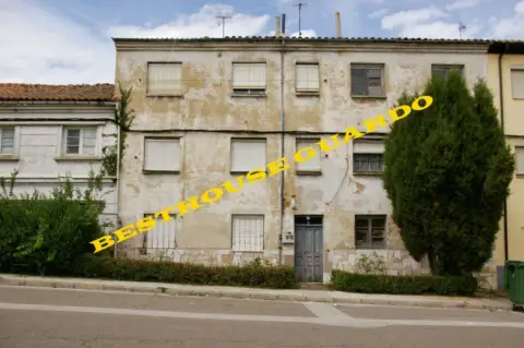 Edificio en El Carmen