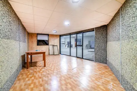 Nave industrial en León Herrero - Bahía Sur