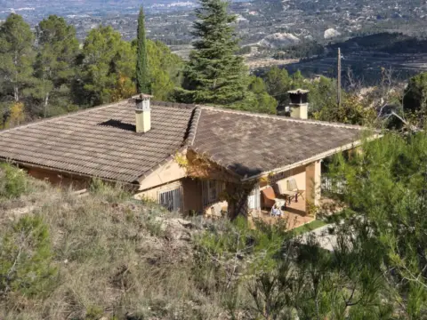 Finca rústica en Penella Ptda