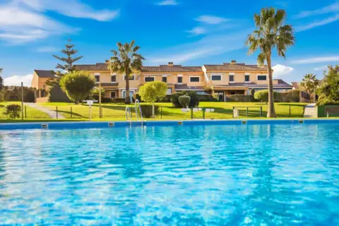 Casa adosada en Novo Sancti Petri