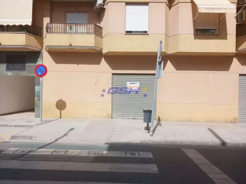 Local comercial en Avenida de Agustina de Aragón, 1