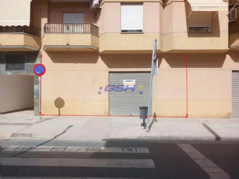 Local comercial en Avenida de Agustina de Aragón, 1