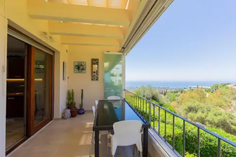 Dúplex en calle los Altos de los Monteros