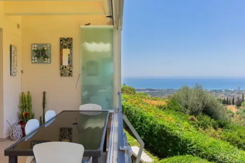 Dúplex en calle los Altos de los Monteros