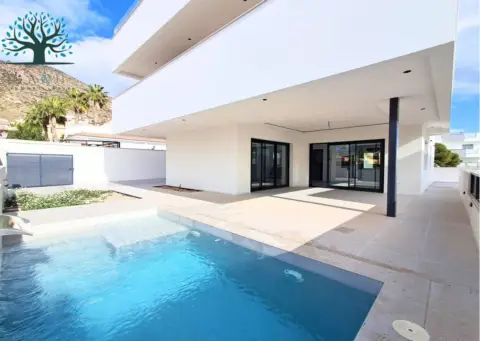 Chalet en Avenida de Don Antonio Segado del Olmo