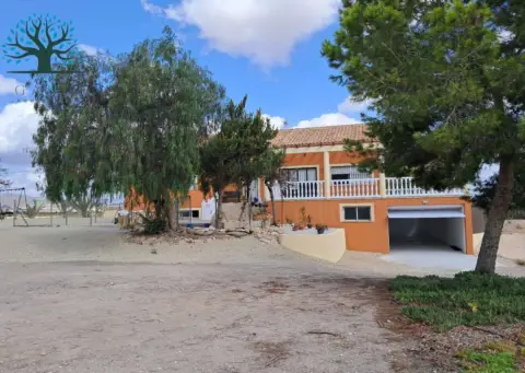 Finca rústica en calle Leiva