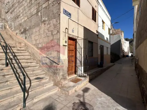 Casa adosada en calle Manuel Ravina