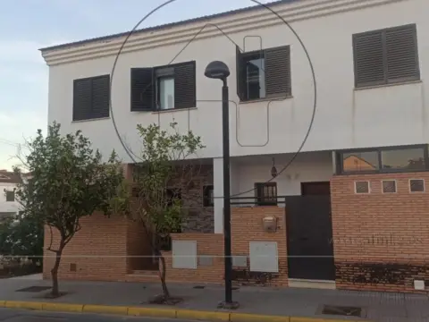 Casa adosada en calle de la Aduana