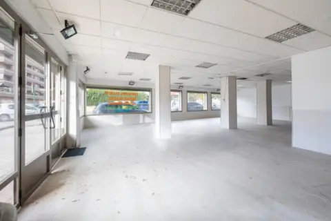 Local comercial en Avenida de Dílar