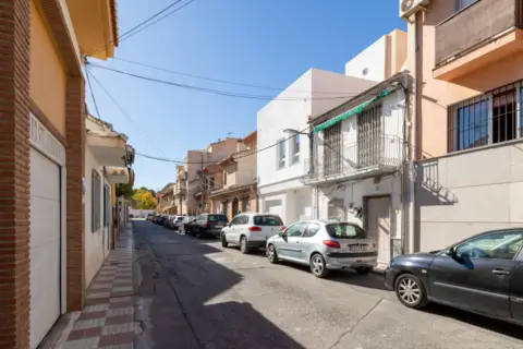 Terraced house in calle de Salvador Allende, 6