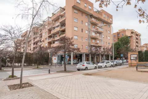 Local comercial en calle Torre Quebrada