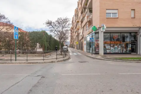 Local comercial en calle Torre Quebrada