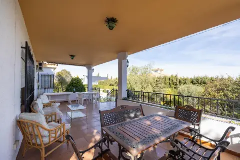 Chalet en Urbanización Alijares