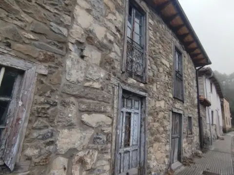 Chalet en calle Pola Lena