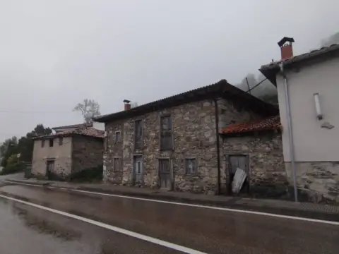 Chalet en calle Pola Lena